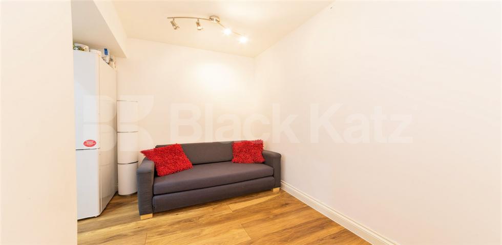 			RECENTLY REFURBISHED , 2 Bedroom, 1 bath, 1 reception Flat			 Richmond Way, Shepherds Bush/Brook Green